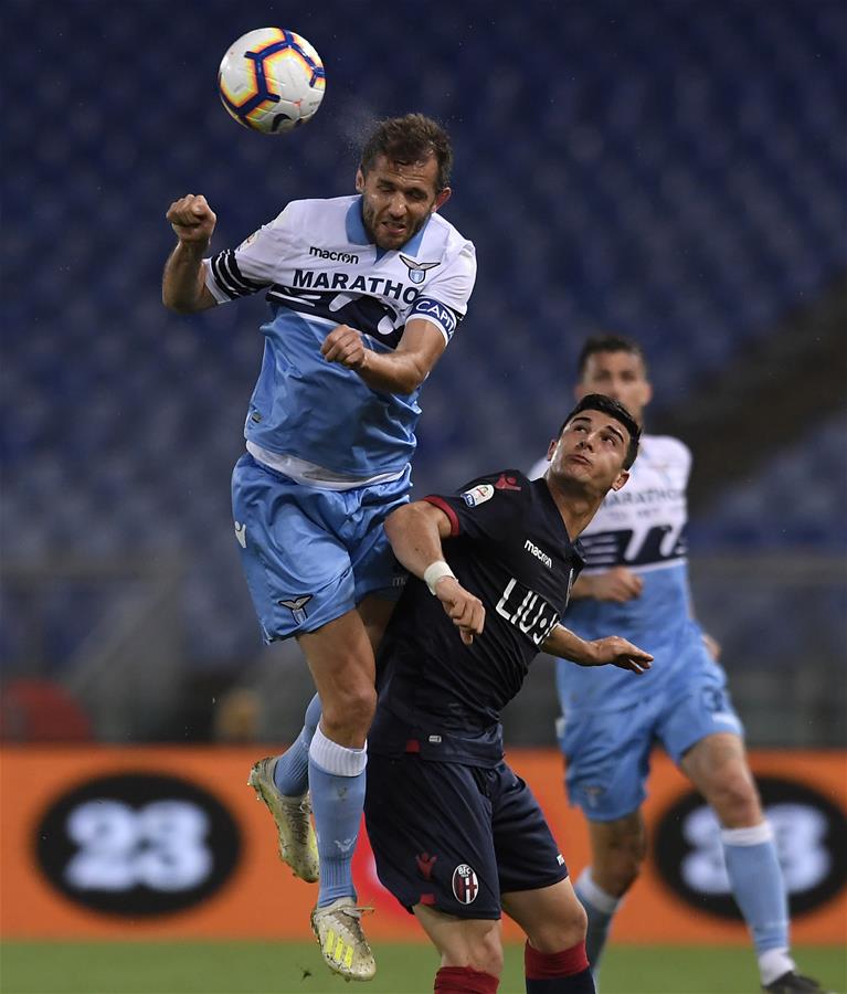 在其中扮演 在其中扮演